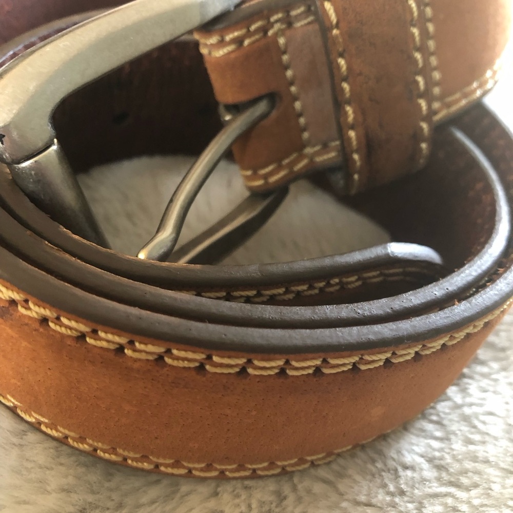 Classic Men's Tan Leather Belt with Contrast Stitching